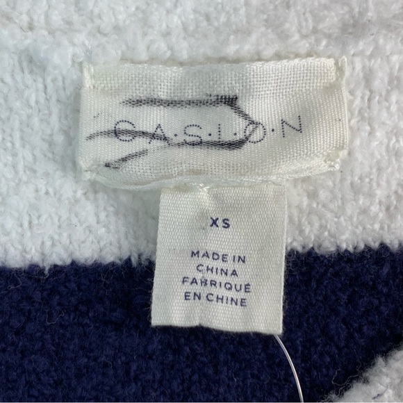 Caslon V-Neck Stripe Pullover Sweater in Navy - Picture 7 of 10